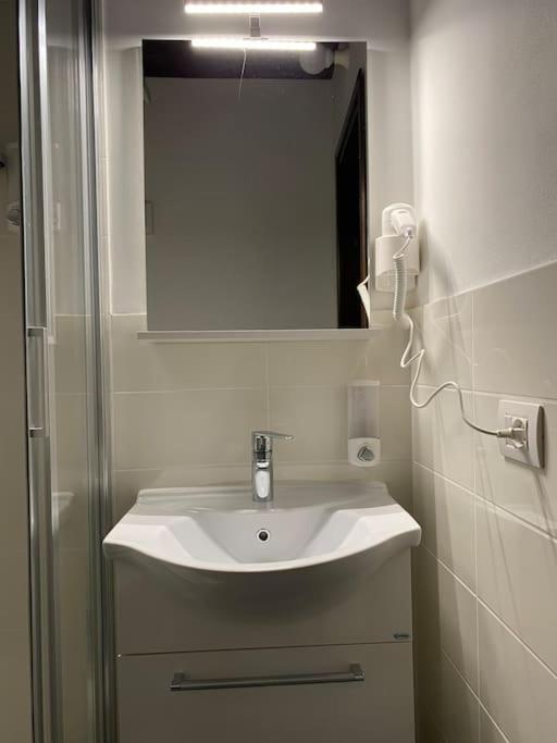 Babalu Con Vista Lago 阿罗纳 外观 照片